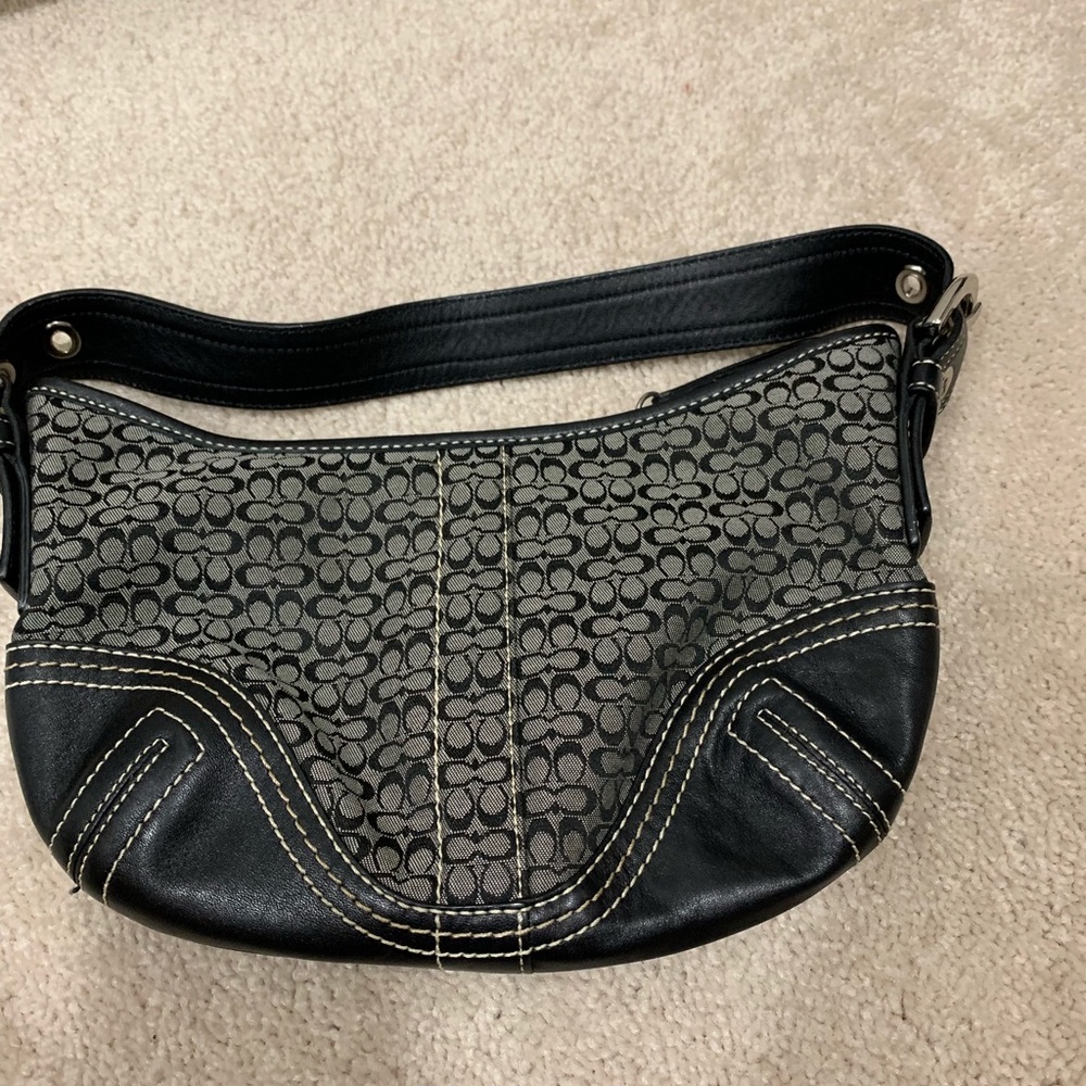 Coach purses!!💜💜💜 - Picture 5 of 6